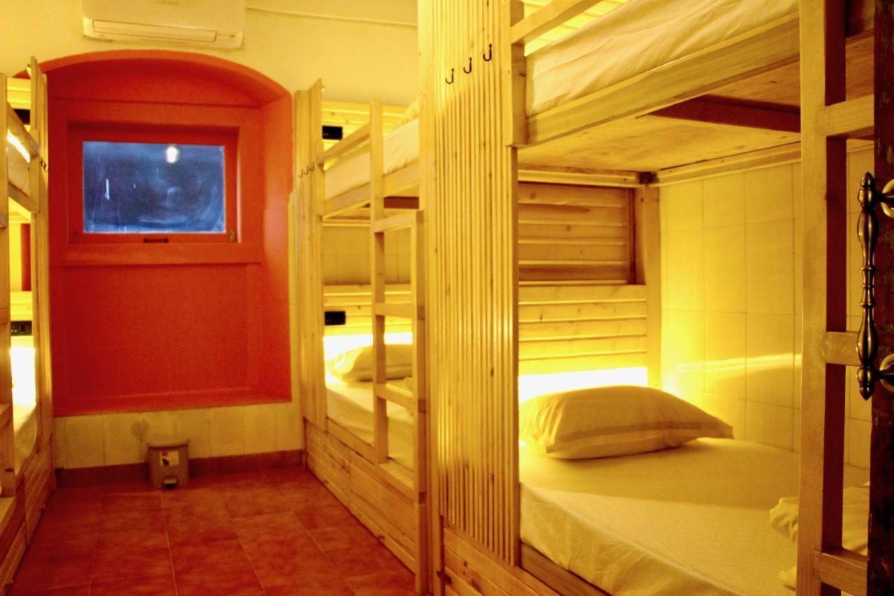 Gosolo Stays Bandra Hostel Mumbai Eksteriør bilde