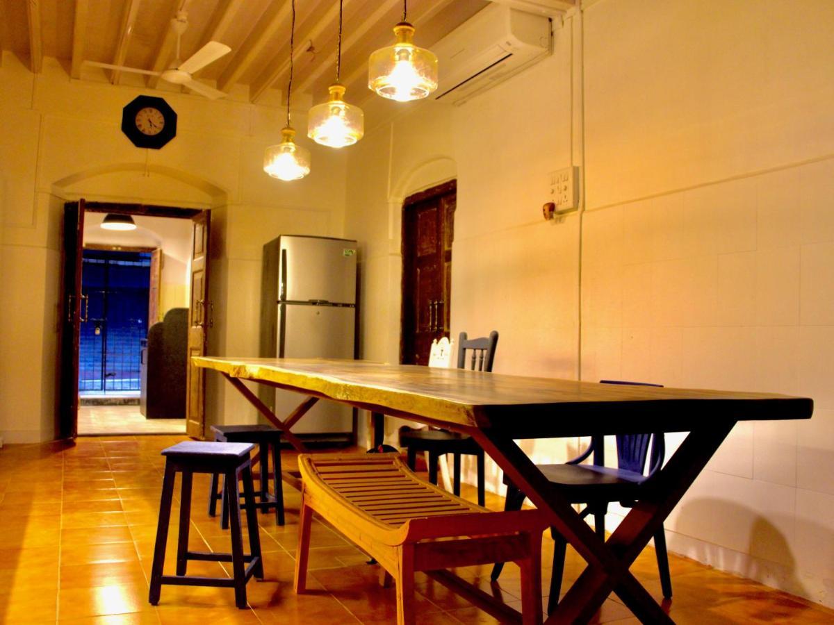 Gosolo Stays Bandra Hostel Mumbai Eksteriør bilde