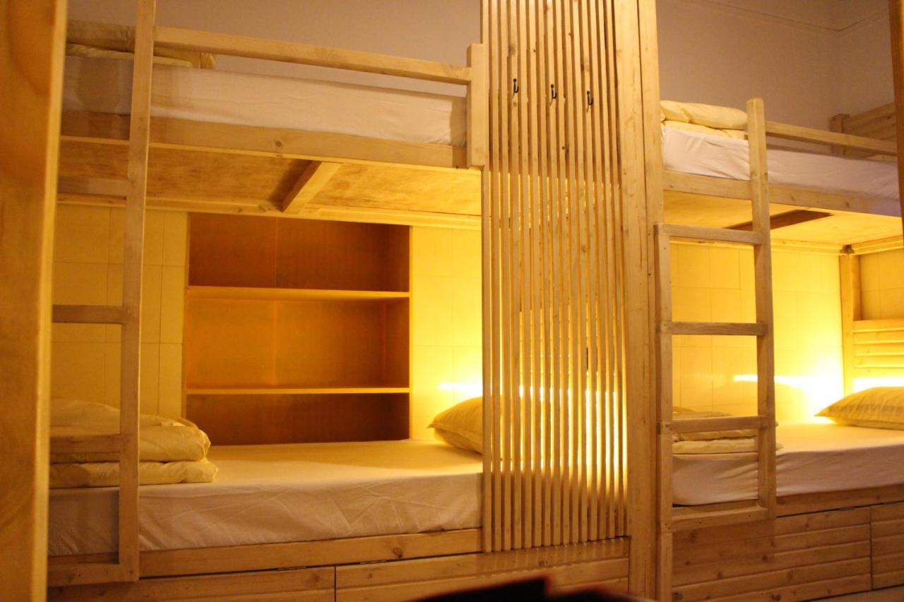 Gosolo Stays Bandra Hostel Mumbai Eksteriør bilde