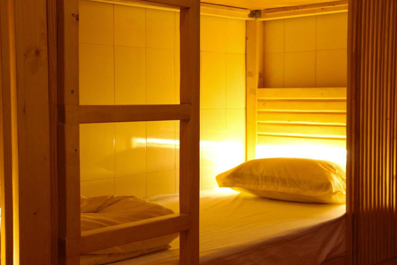 Gosolo Stays Bandra Hostel Mumbai Eksteriør bilde