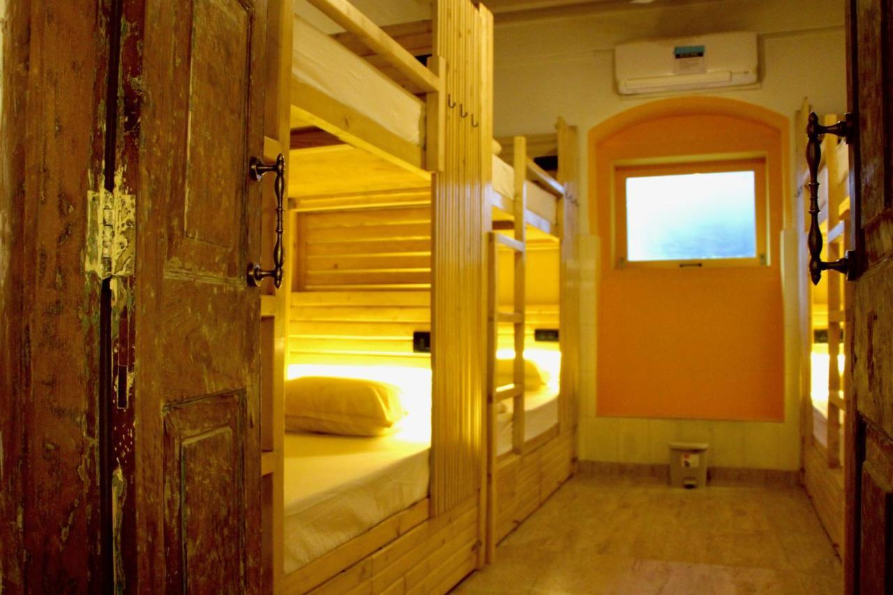 Gosolo Stays Bandra Hostel Mumbai Eksteriør bilde