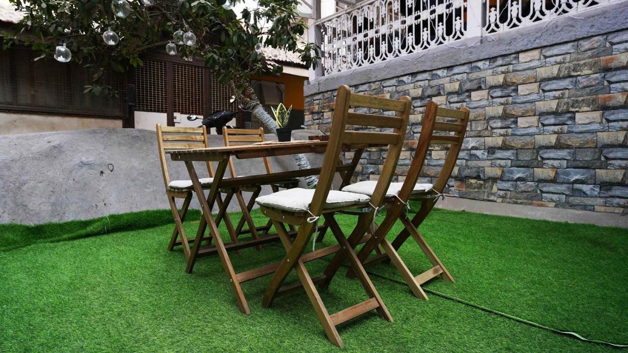 Gosolo Stays Bandra Hostel Mumbai Eksteriør bilde