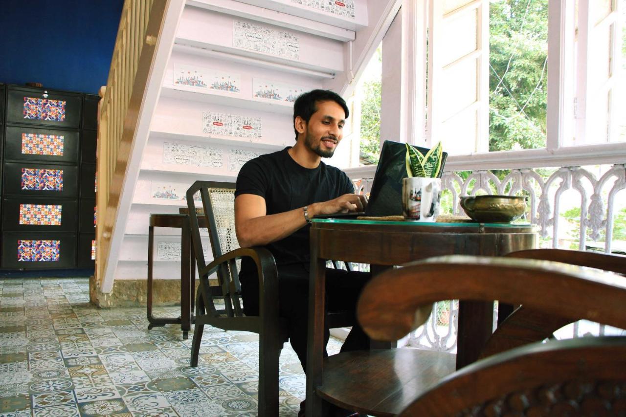 Gosolo Stays Bandra Hostel Mumbai Eksteriør bilde