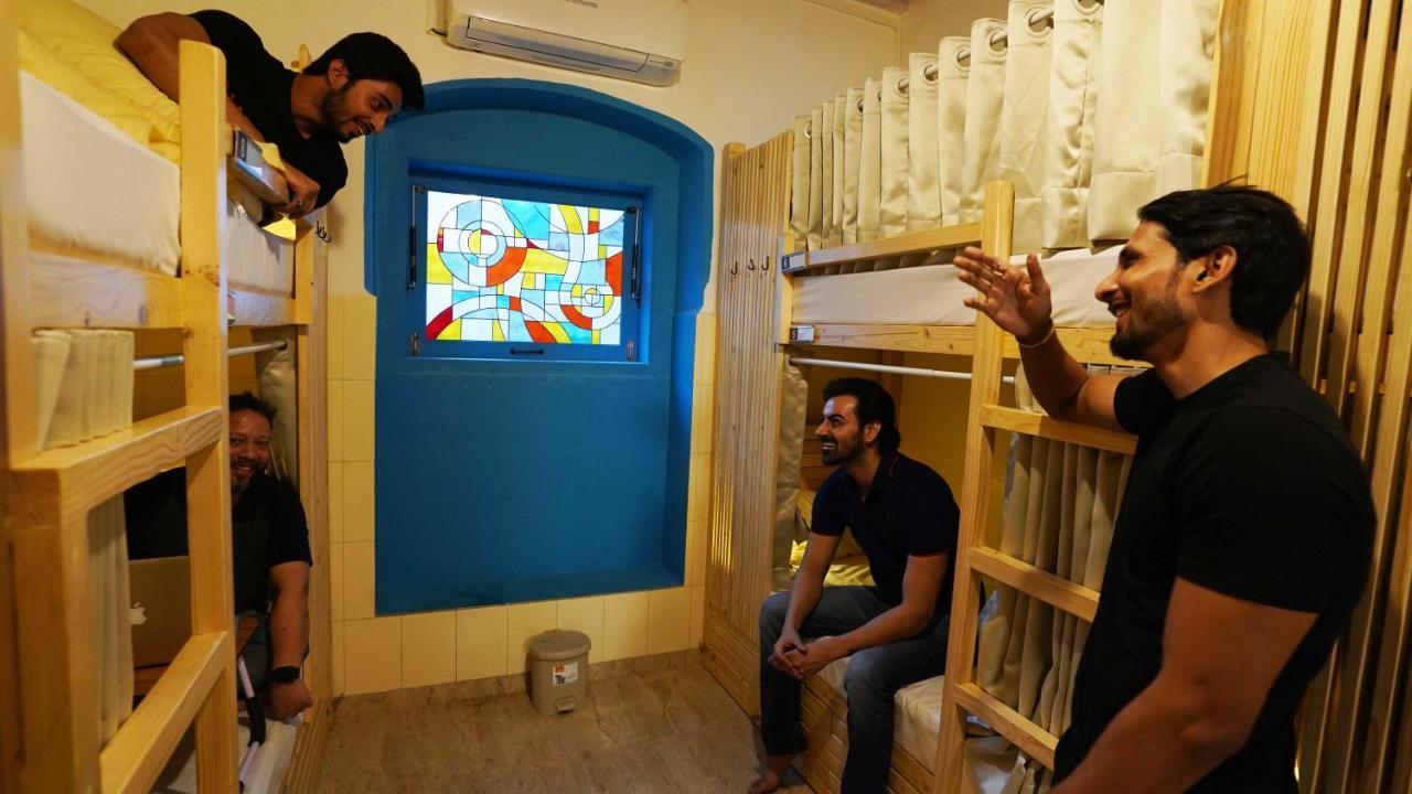 Gosolo Stays Bandra Hostel Mumbai Eksteriør bilde