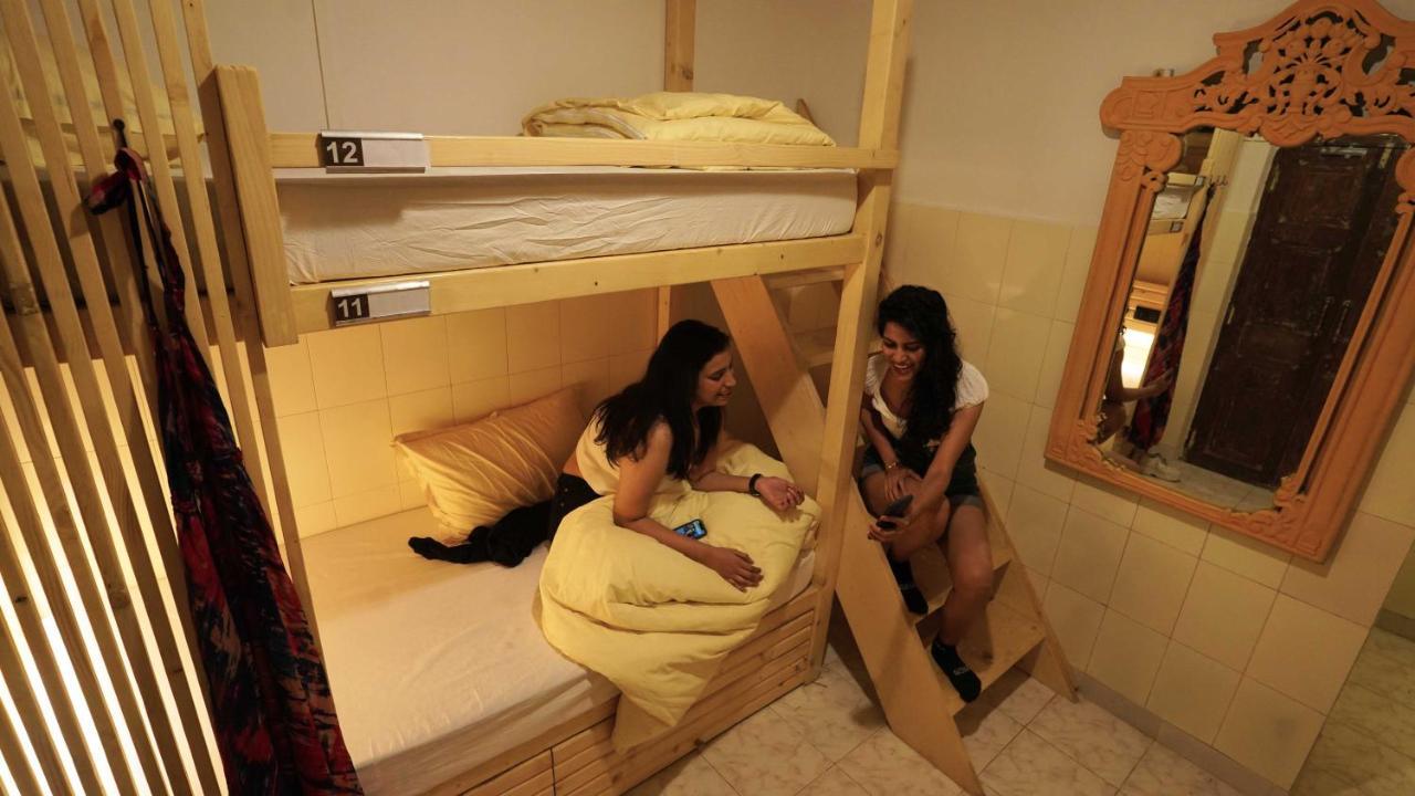 Gosolo Stays Bandra Hostel Mumbai Eksteriør bilde