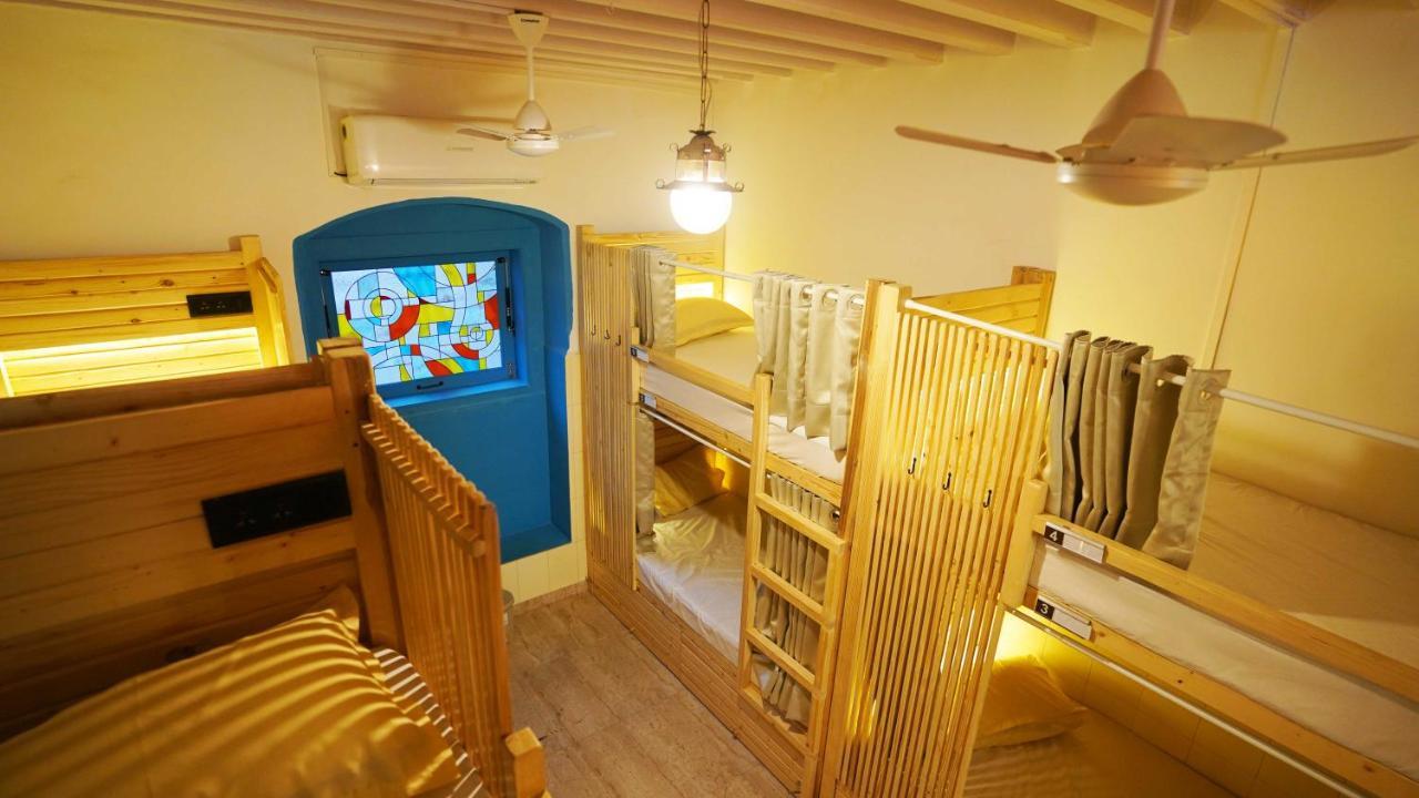 Gosolo Stays Bandra Hostel Mumbai Eksteriør bilde