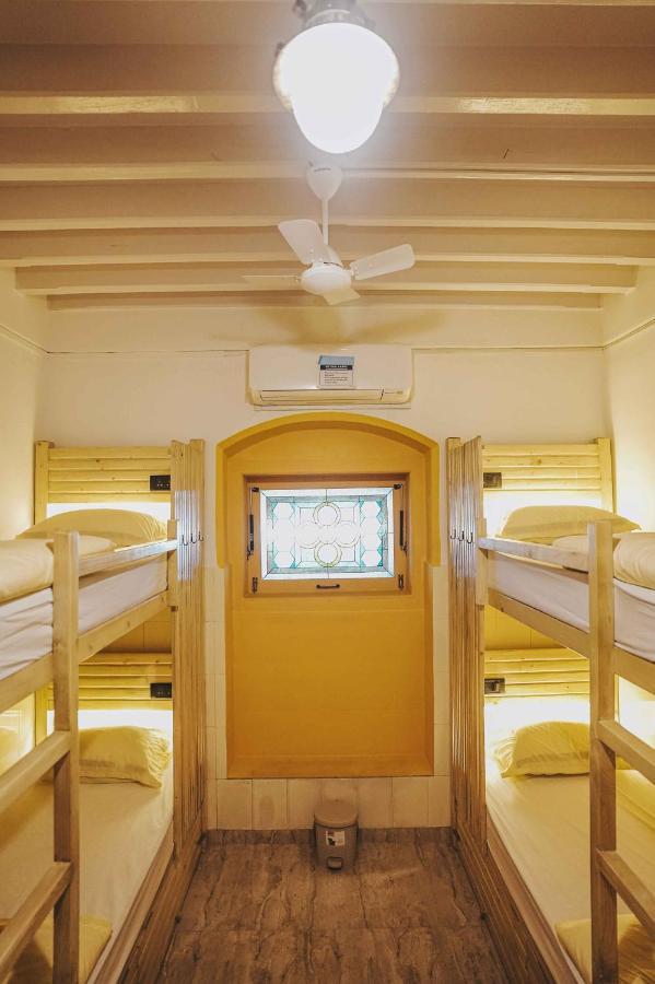 Gosolo Stays Bandra Hostel Mumbai Eksteriør bilde