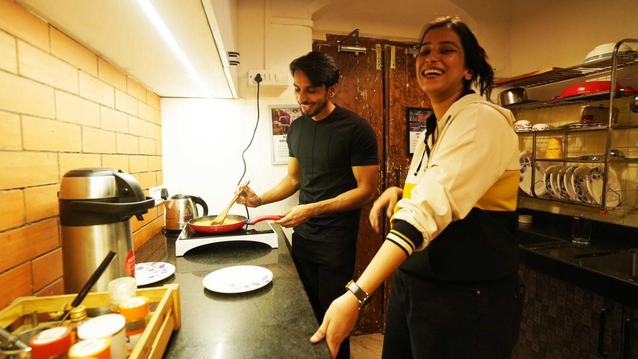Gosolo Stays Bandra Hostel Mumbai Eksteriør bilde