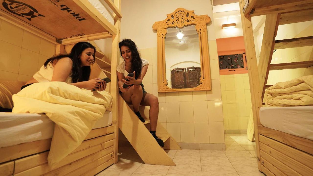 Gosolo Stays Bandra Hostel Mumbai Eksteriør bilde