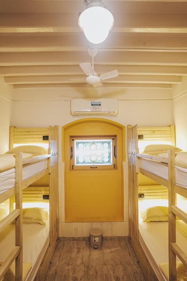Gosolo Stays Bandra Hostel Mumbai Eksteriør bilde
