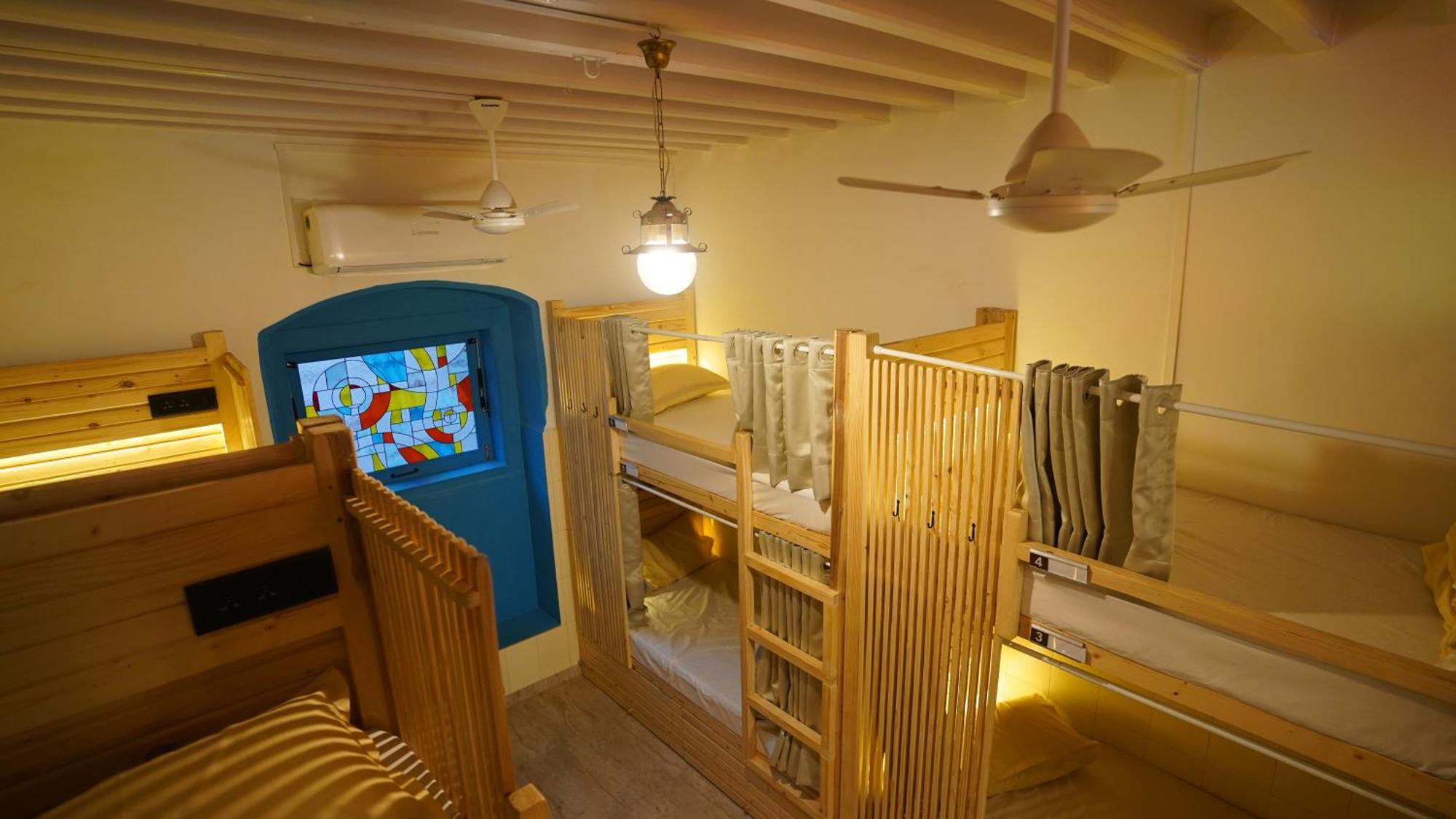 Gosolo Stays Bandra Hostel Mumbai Eksteriør bilde